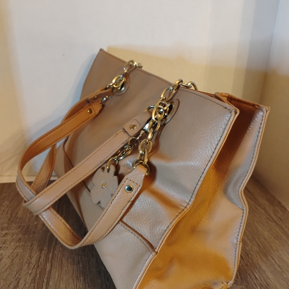 Bueno Faux Leather Tote Purse - Picture 5 of 7